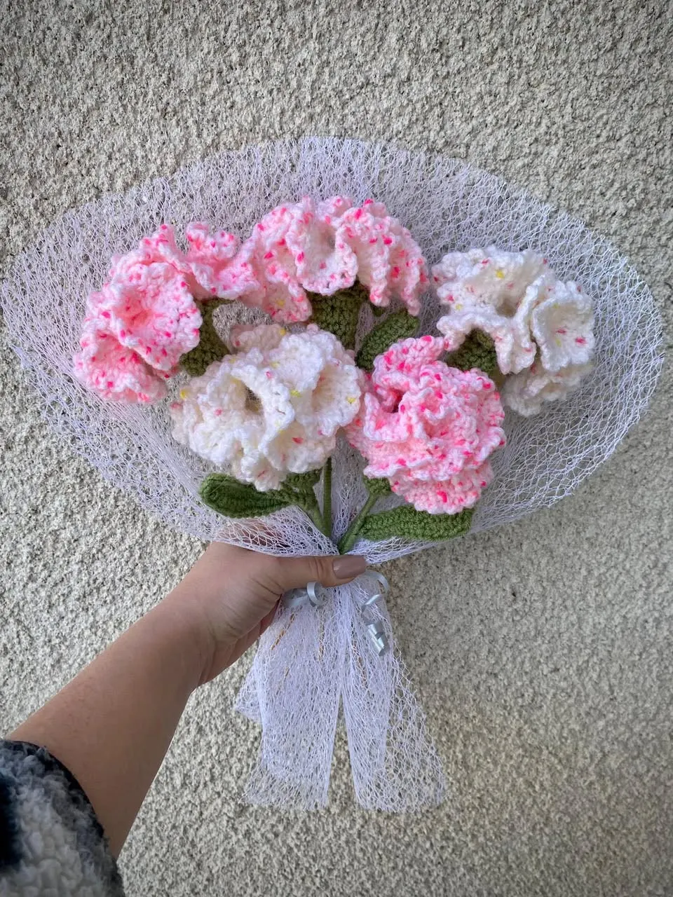 Buchet garoafe alb-roz 1
